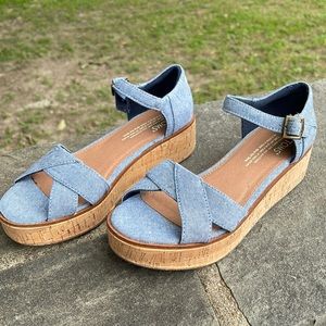 Tom’s womens sandals size 7